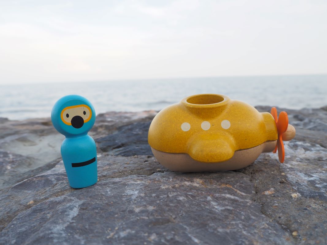 Submarine bath toy